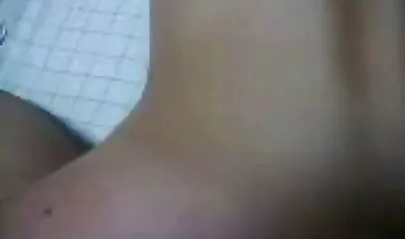 Dude khoai tây chiên phim jav nhật bản mới nhất một chân dài là, trên một cái ghế