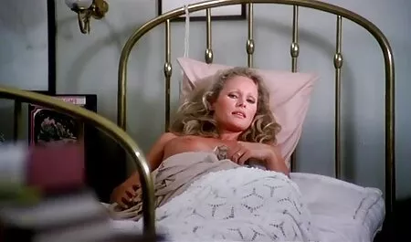 Một nhóm phim sex nhật bản hay của bà già, vui vẻ với một vũ nữ thoát y tại một bữa tiệc