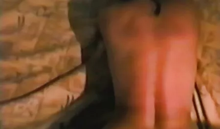 Cô gái mỏng manh chà coi phim sex nhật bản mình với dầu và vuốt ve cơ thể thủ dâm