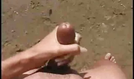 Một con lai ăn mặc như một con điếm, và làm tình với một anh chàng, người đi sex nhật bản hd kèm