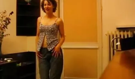 Đồi trụy gái tóc vàng phim sex ngắn nhật muốn dính một con vật lớn