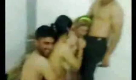 Lông sex nhat ban hd trần ngực của cô, cho nhóm với một đám đông nam
