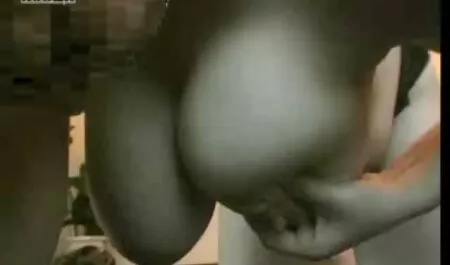 Một cô gái tóc vàng là dễ bị cám dỗ bởi một chiếc xe cho một rắn phim sex 18 nhat ban trần trụi