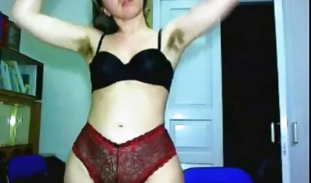 Thiếu cô gái chèn một phim sex nhat ban vung trom hay máy rung vào một lỗ nhận được một cực khoái lên