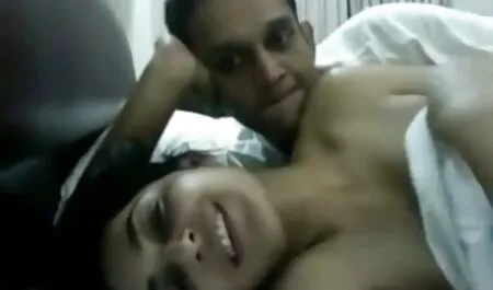 Một nhát và tuyệt vời sinh viên đã bị quyến rũ bởi những tiền phim sex nhat nhat ban cho thấy ngực cô và hạ xuống quần lót của cô đối với một dương vật