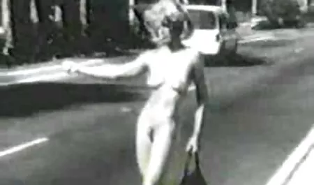 Một đám đông của kẻ làm cho hai cô sex nhat ban hay khong che gái trẻ trung và đi tiểu của thống lĩnh
