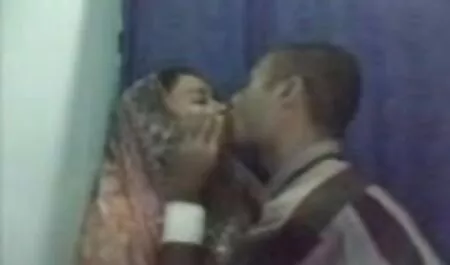 Cơ bắp Tiêu đập một tia trong cổ họng của trẻ con phim zez nhat ban điếm