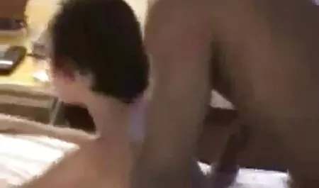 Đêm chết sex nhat ban khong che tiệt trên của một chàng trai trên giường với một cậu người châu Á tham quan và ghi vào máy ảnh