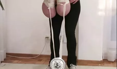 Các người chồng cho phép của người vợ trẻ để chết nhung trang web sex nhat ban tiệt người yêu của mình trước mặt anh