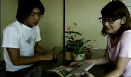 Khiêu dâm sao thách thức bạn trai của sex nhật full không che cô