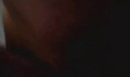 The black đưa một dương vật ở trên giường của phim sex nhat ban noi dung hay vợ của người khác lớn